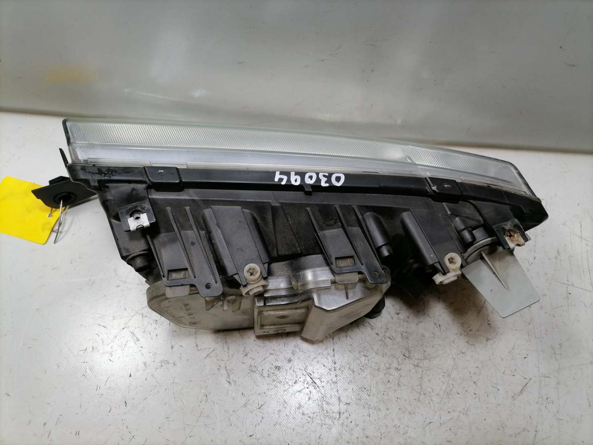 Skoda Fabia 1 original Scheinwerfer vorn rechts Halogen mit Chrom Hintergrund Bj.2001